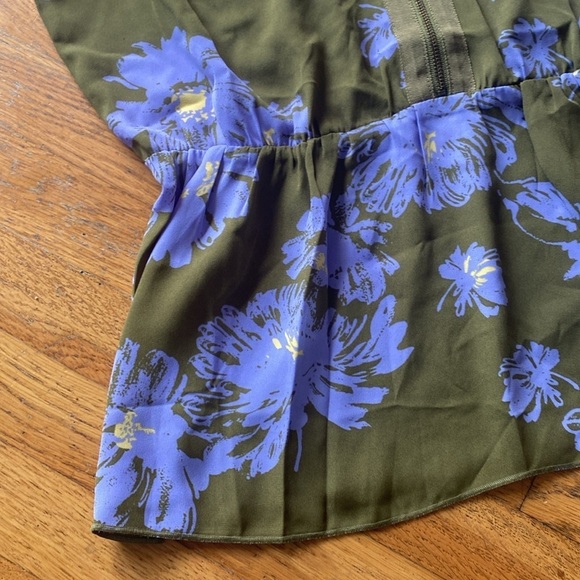 Cabi 4184 Celebrity Floral Green Blouse Fall 2021 Size Small - Picture 6 of 13